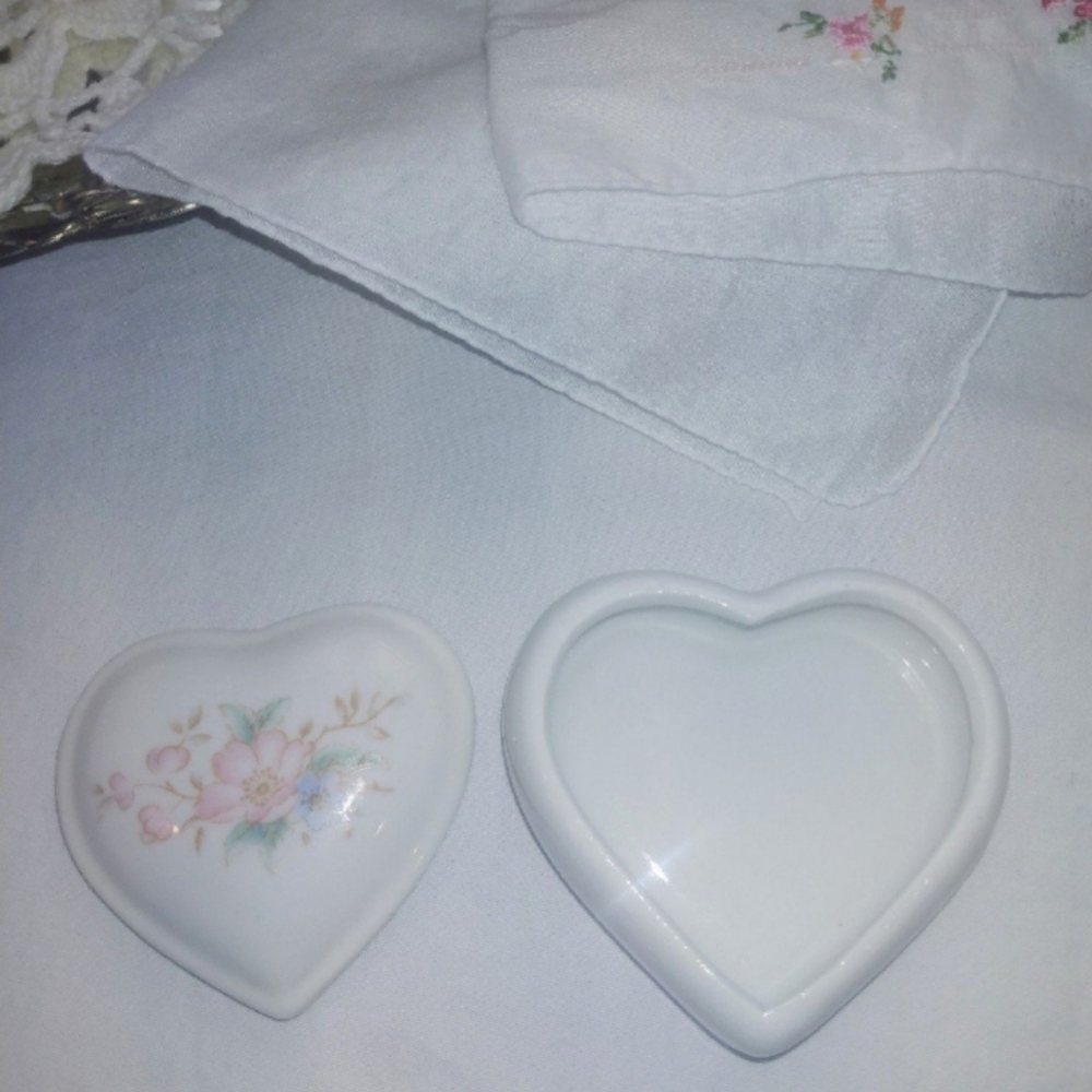 Vintage cottagecore trinket box - Picture 5 of 5